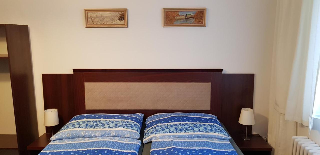 Pension & Restaurace Na Rychte Прага Екстериор снимка